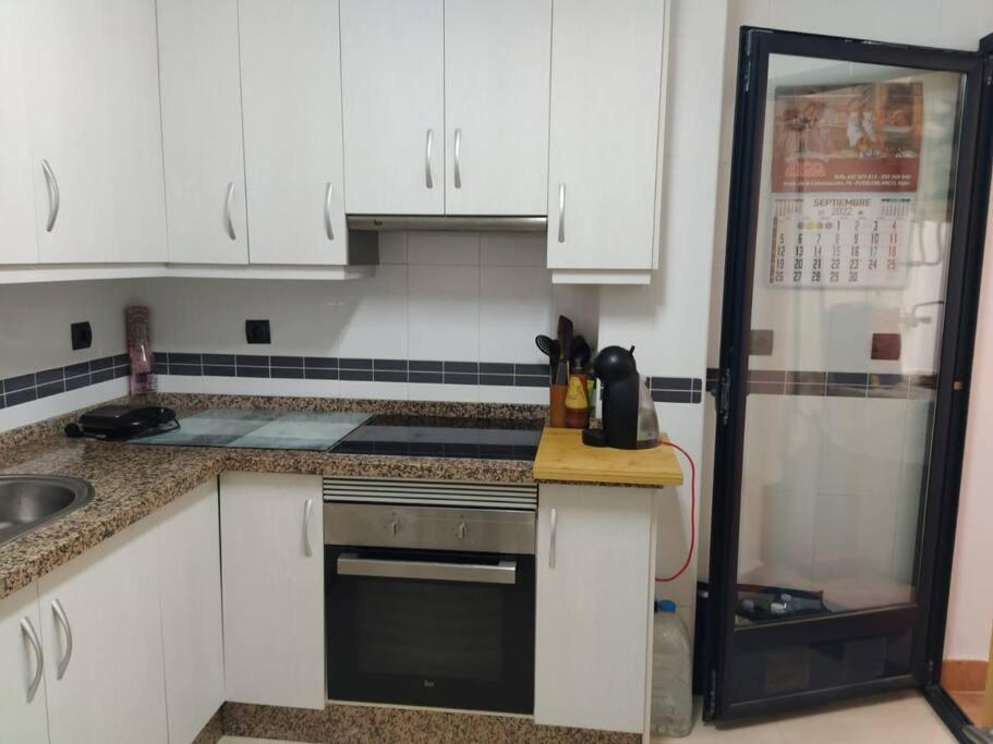 Bajo Puerta De Alcazaba Appartement Retamar  Buitenkant foto