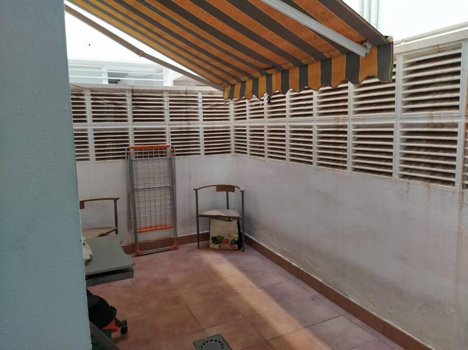 Bajo Puerta De Alcazaba Appartement Retamar  Buitenkant foto