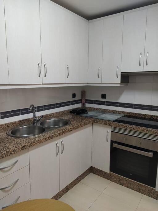 Bajo Puerta De Alcazaba Appartement Retamar  Buitenkant foto