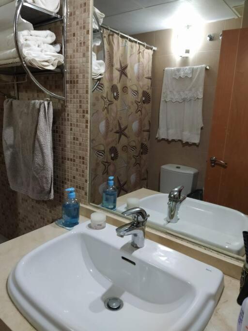 Bajo Puerta De Alcazaba Appartement Retamar  Buitenkant foto
