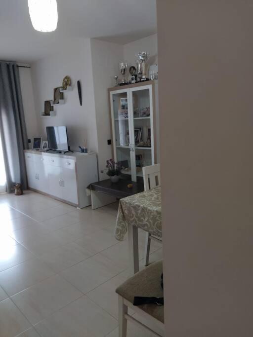Bajo Puerta De Alcazaba Appartement Retamar  Buitenkant foto