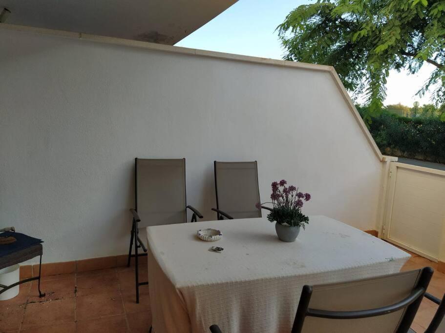 Bajo Puerta De Alcazaba Appartement Retamar  Buitenkant foto