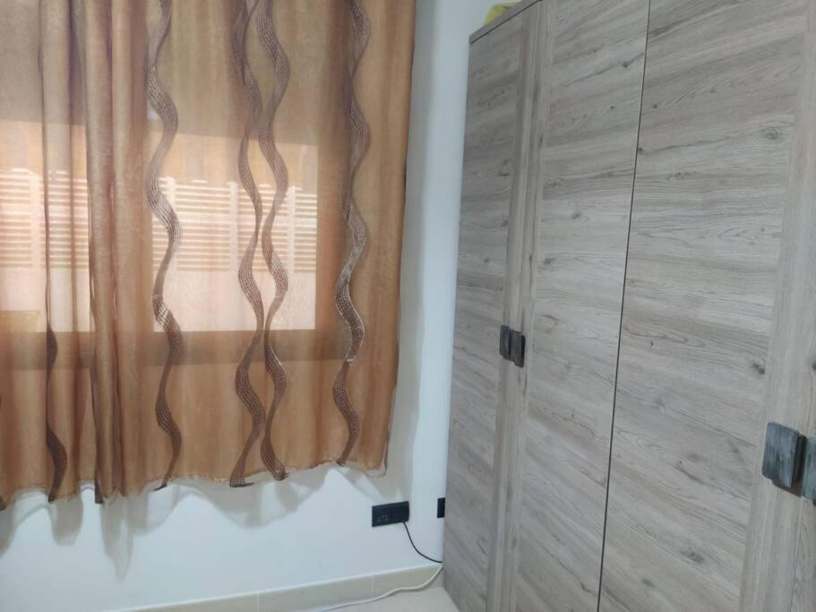 Bajo Puerta De Alcazaba Appartement Retamar  Buitenkant foto