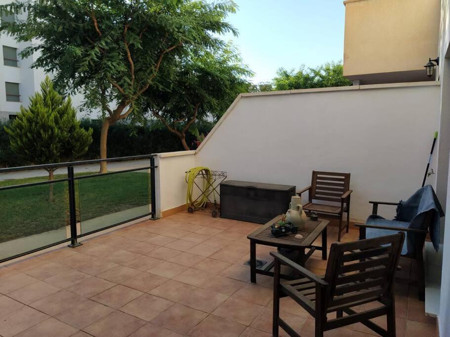 Bajo Puerta De Alcazaba Appartement Retamar  Buitenkant foto